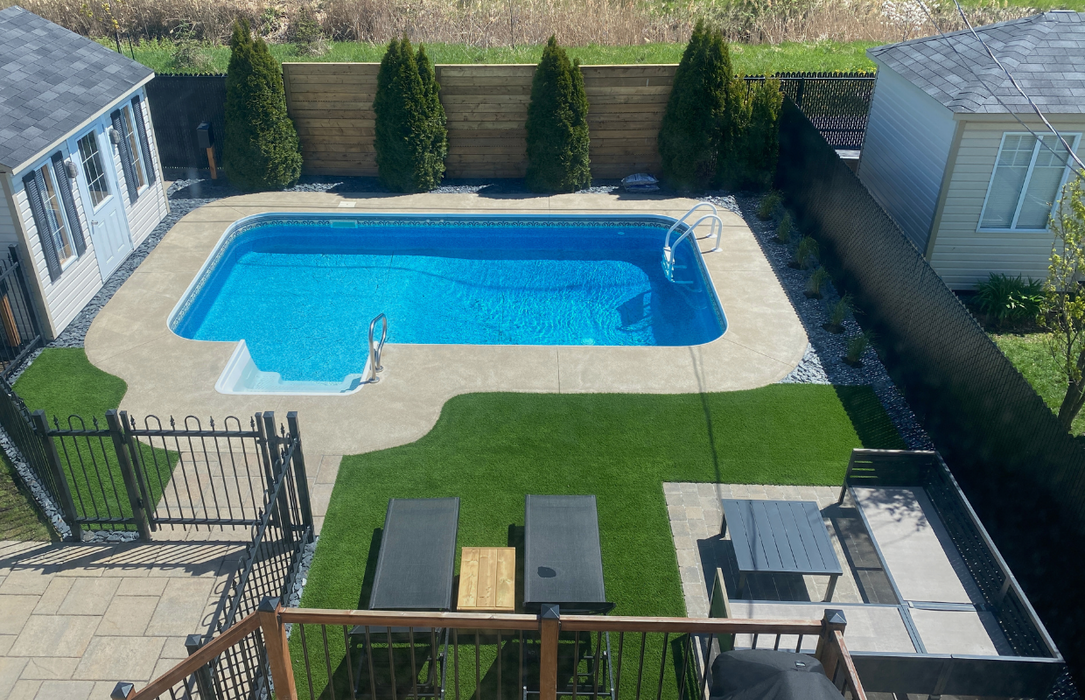 Gazon Synthétique Piscine Creusée Lounge