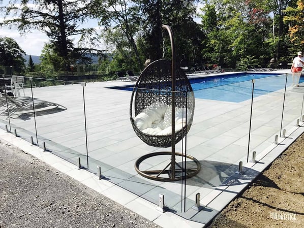 cloture de verre chaise